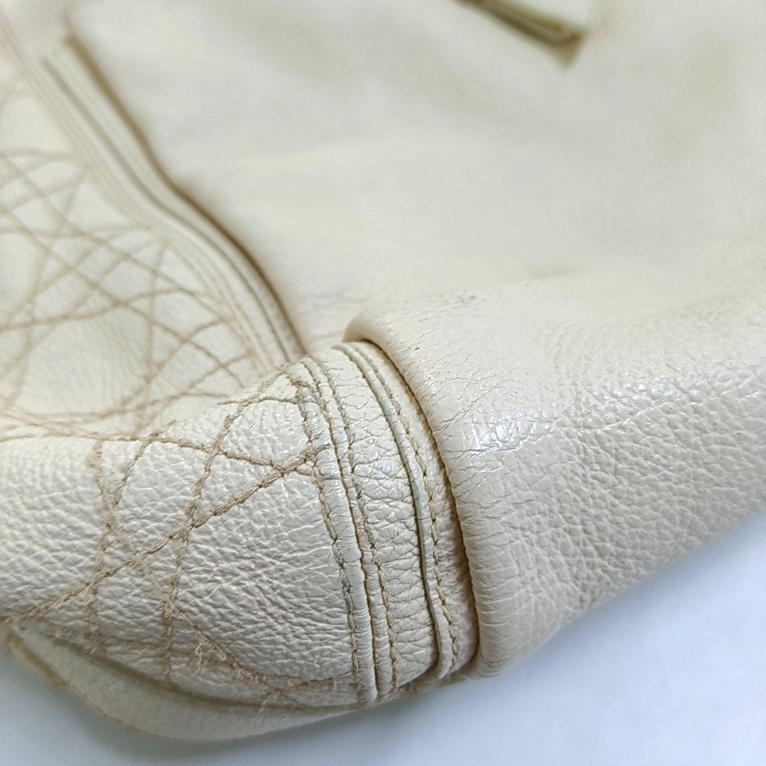 DIOR Tote bag White cowhide waffle pattern quilted single shoulder bag Golden hardware-(SKU)-957417098