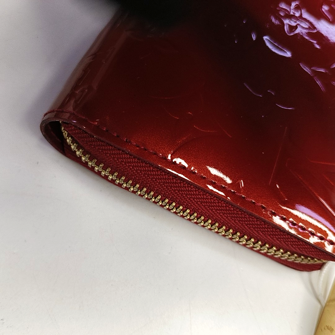 LOUIS VUITTON Red patent leather embossed wallet Golden hardware-(SKU)-959605154