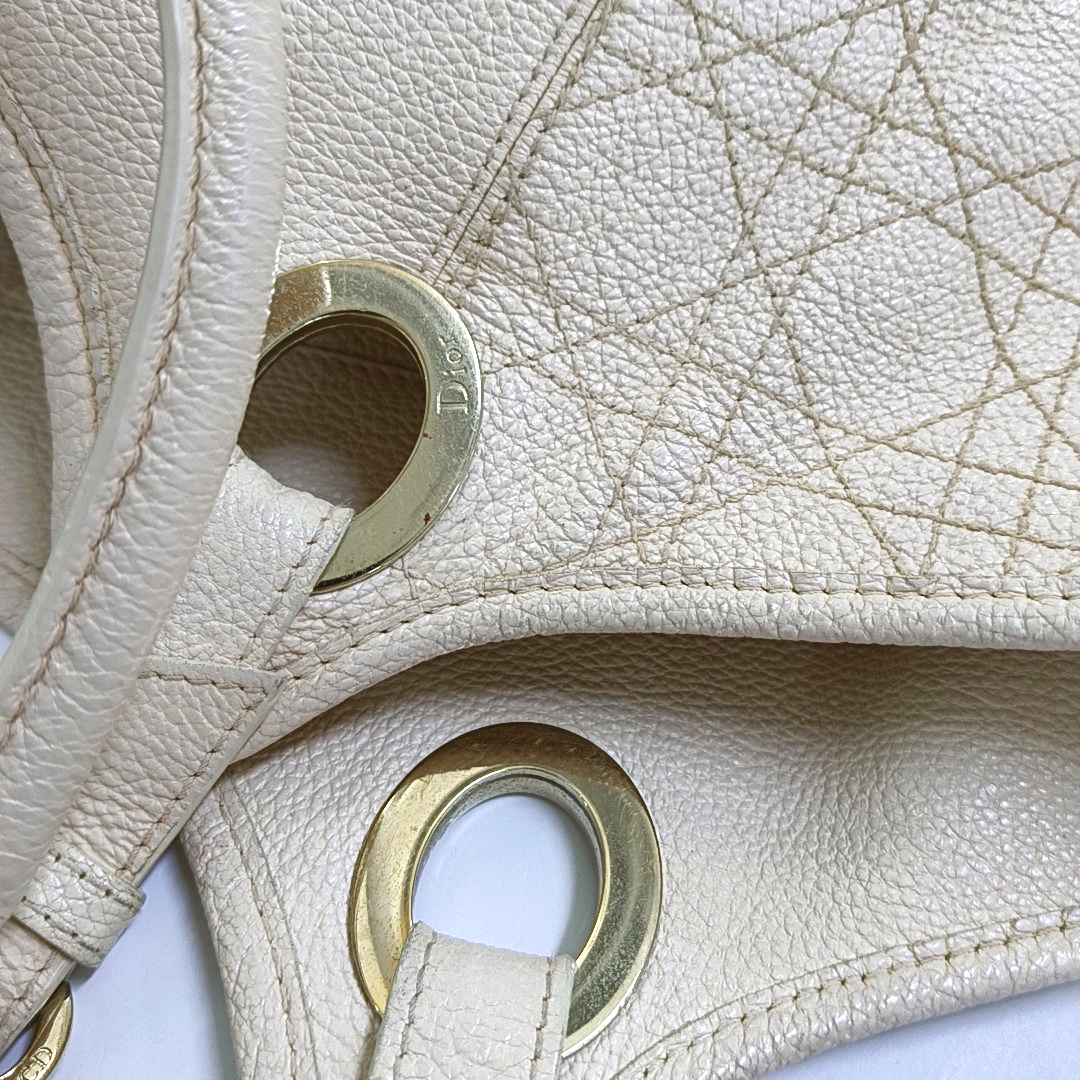 DIOR Tote bag White cowhide waffle pattern quilted single shoulder bag Golden hardware-(SKU)-957417098