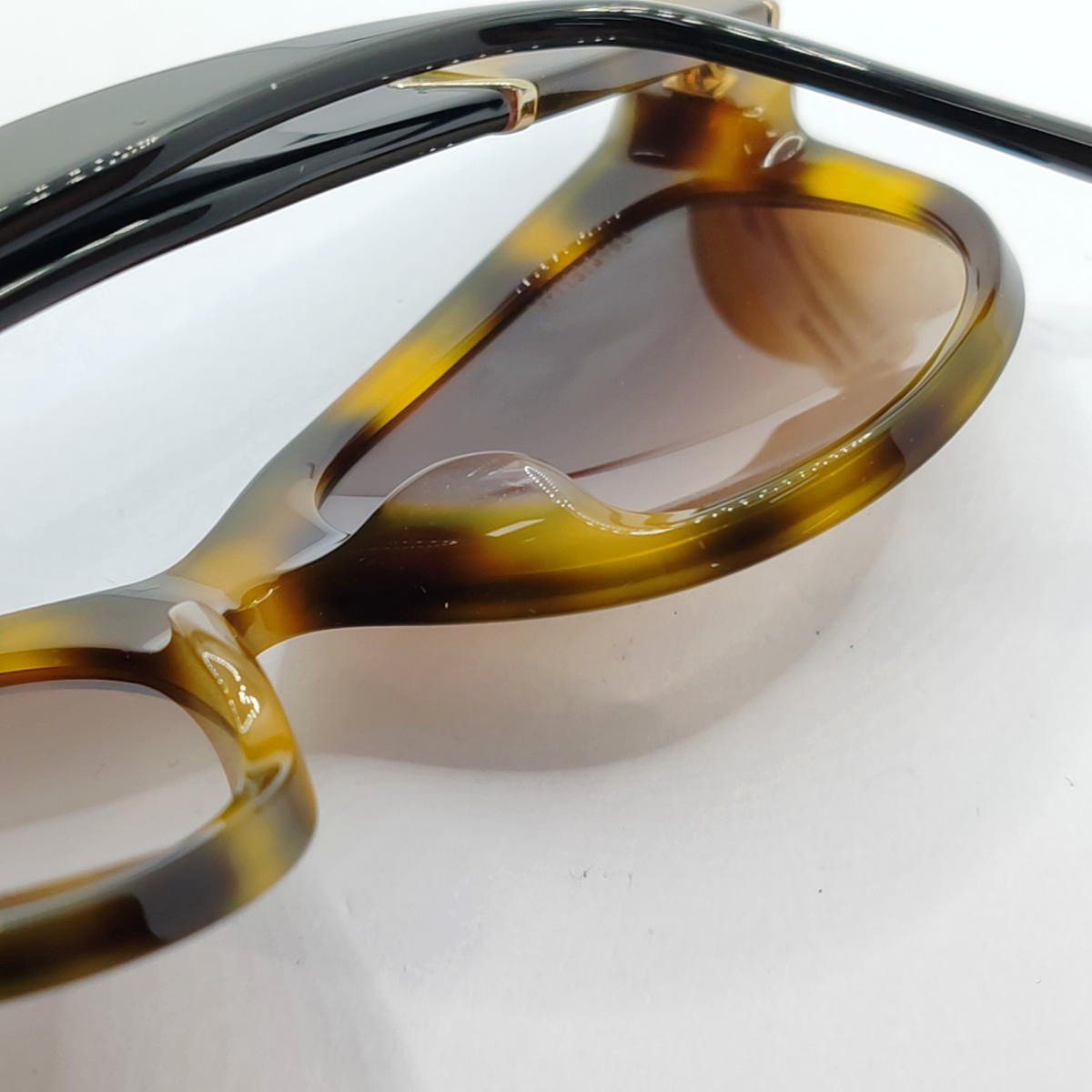 BURBERRY Yellow Synthetic Sunglasses-(SKU)-937376411