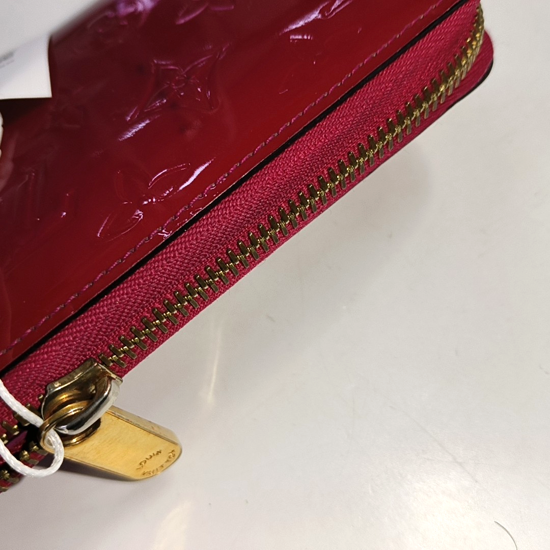 LOUIS VUITTON Red patent leather embossed wallet Golden hardware Complete Accessories-(SKU)-931296992