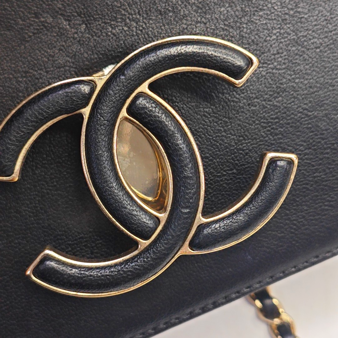 CHANEL THREAD AROUND Black Lamb Leather Quilted V-Stitch Shoulder Crossbody Bag Golden Hardware 24 Openings-(SKU)-945281486