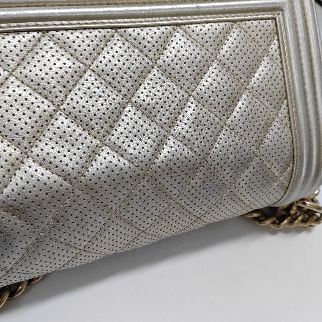 CHANEL BOY CHANEL Medium Size Champagne Calfskin Quilted Crossbody Bag Shoulder Bag Golden Hardware 20 Opening Removable Strap-(SKU)-956086574