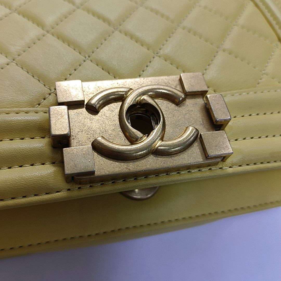 CHANEL BOY CHANEL Small Size Yellow Calfskin Quilted Diagonal Bag, Shoulder Bag with Detachable Strap, Golden Hardware, 27 Clasps-(SKU)-950300826
