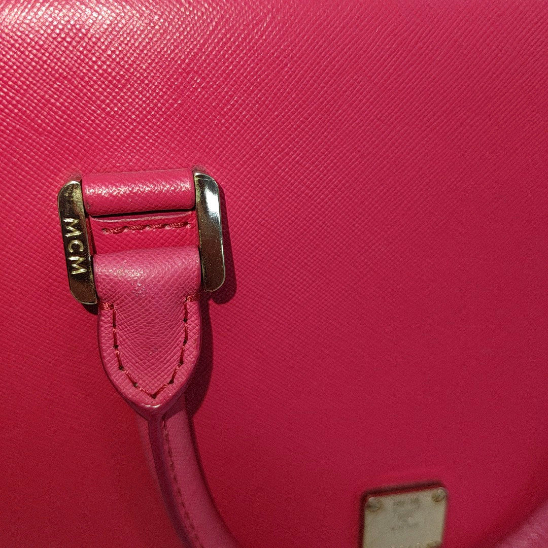 MCM NUOVO Red Leather Embossed Shoulder Bag Tote Bag Crossbody Bag Golden hardware Removable shoulder strap-(SKU)-14100965