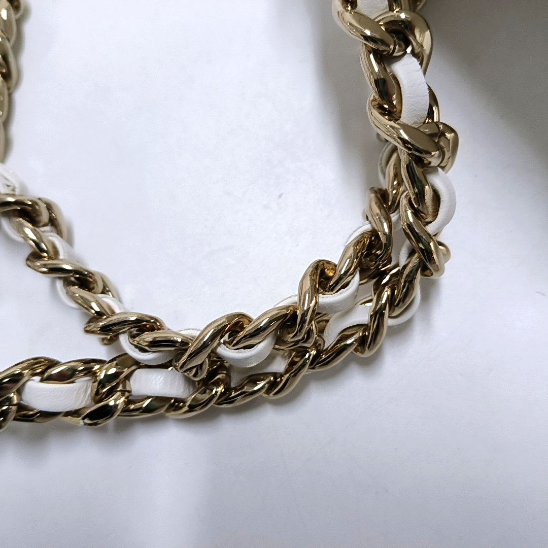 CHANEL ROUND VANITY White Calfskin Quilted Cannage Makeup Bag Shoulder Bag Tote Bag Crossbody Bag 29K Gold Hardware-(SKU)-962516521