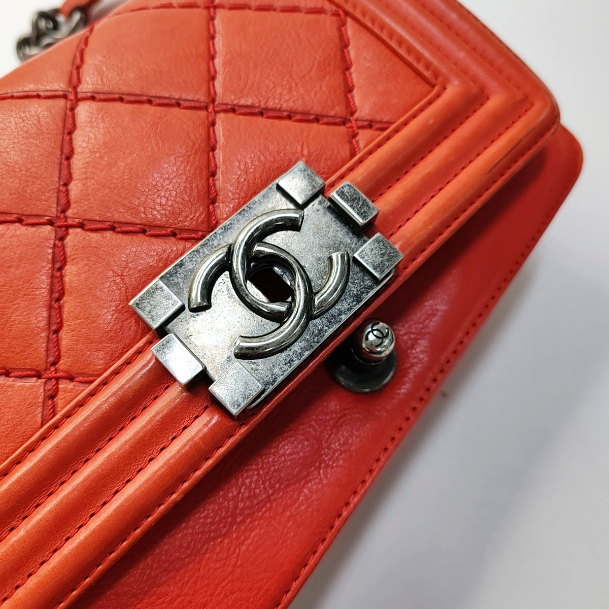 CHANEL BOY CHANEL Small Size Red Calfskin Quilted Chevron Single Shoulder Bag Crossbody Bag Rhodium Plated Hardware 18 Clasp Removable Shoulder Strap-(SKU)-943373745