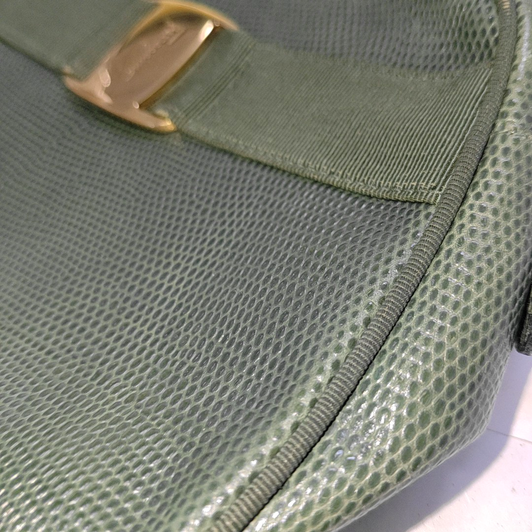 FERRAGAMO Camera Bag Green Calf Leather Texture Single Shoulder Bag Crossbody Golden hardware-(SKU)-14338830