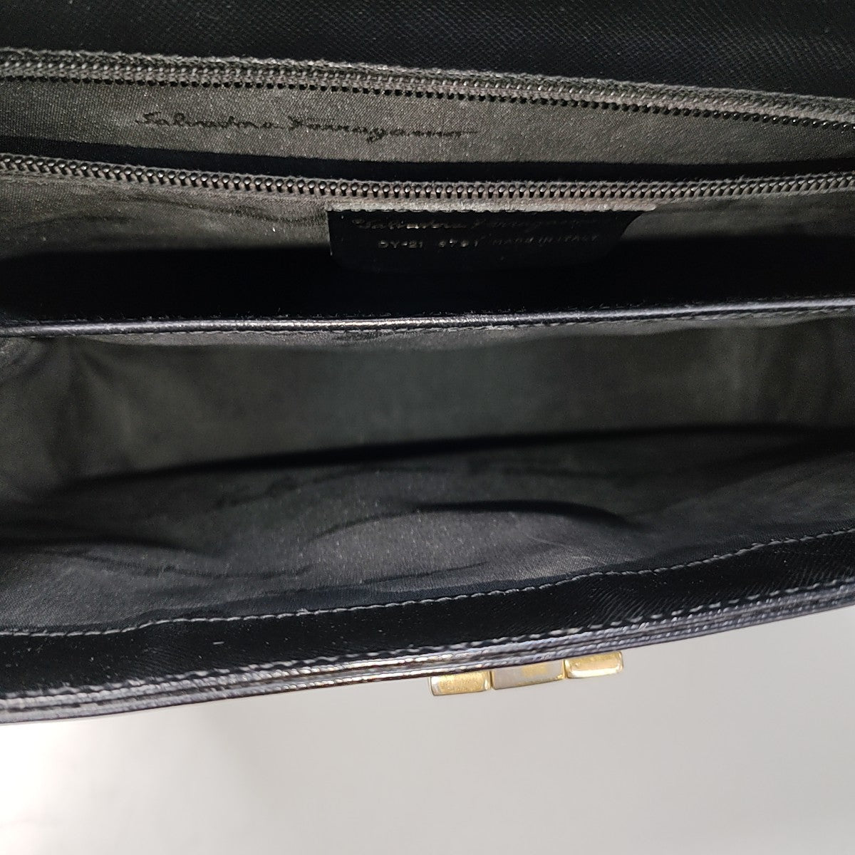 FERRAGAMO Kelly Black leather handbag Golden hardware-(SKU)-943448545