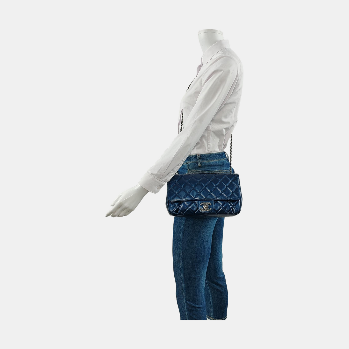 CHANEL CLASSIC FLAP Medium Dark Blue Calfskin Quilted Matelassé Shoulder Bag Rutenium Hardware 22 Clasp-(SKU)-946534415