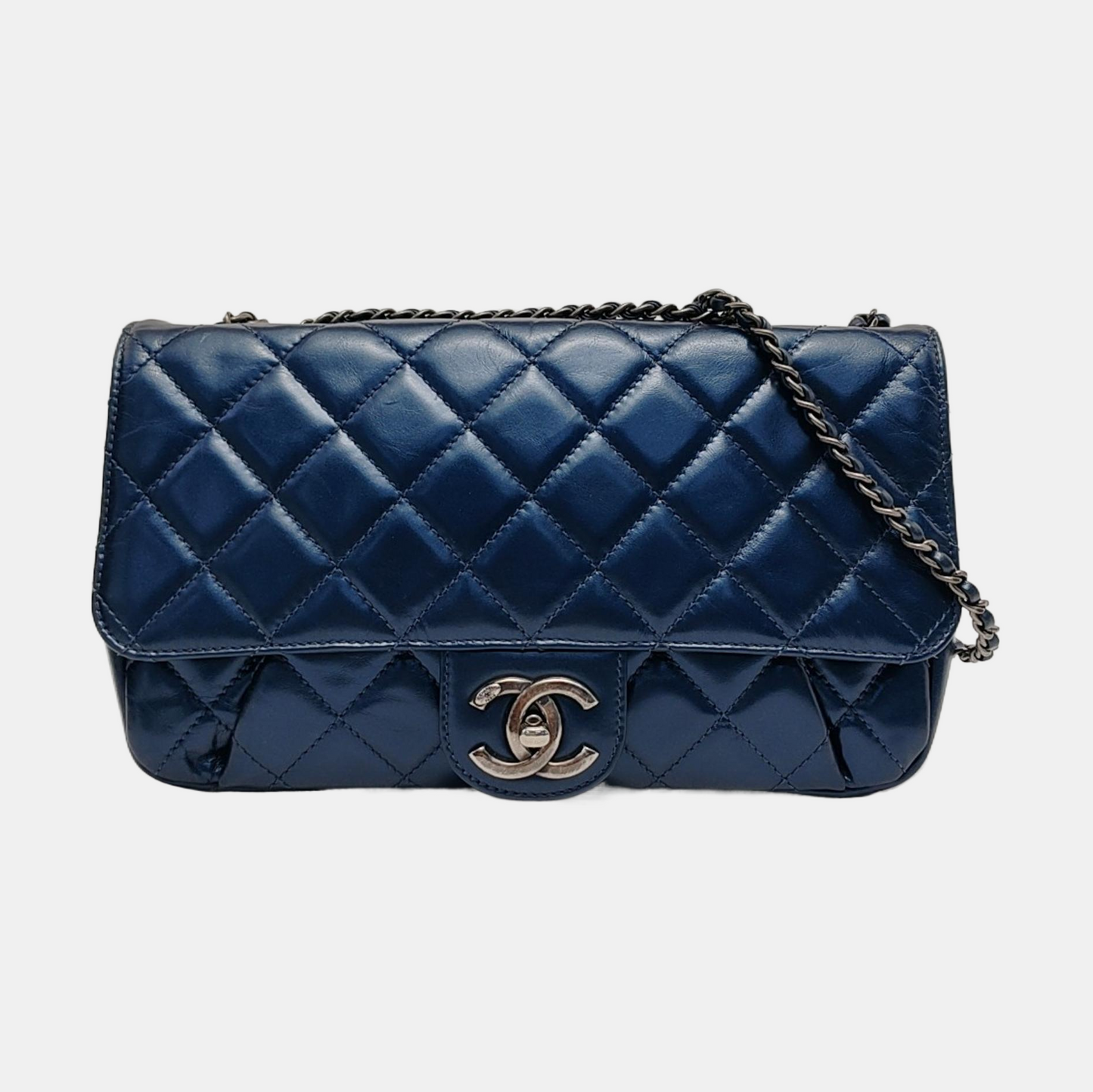 CHANEL CLASSIC FLAP Medium Dark Blue Calfskin Quilted Matelassé Shoulder Bag Rutenium Hardware 22 Clasp-(SKU)-946534415