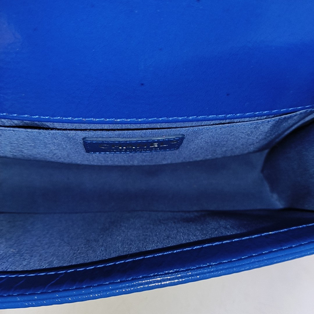 CHANEL BOY CHANEL Medium Blue Patent Calfskin Quilted V Crossbody Shoulder Bag Silver and Blue Hardware 25 Opening Removable Shoulder Strap-(SKU)-958774113