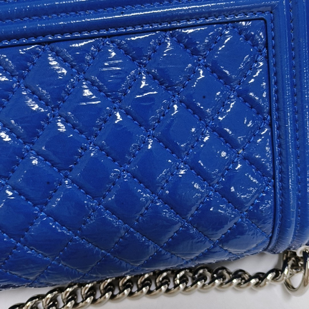 CHANEL BOY CHANEL Medium Blue Patent Calfskin Quilted V Crossbody Shoulder Bag Silver and Blue Hardware 25 Opening Removable Shoulder Strap-(SKU)-958774113