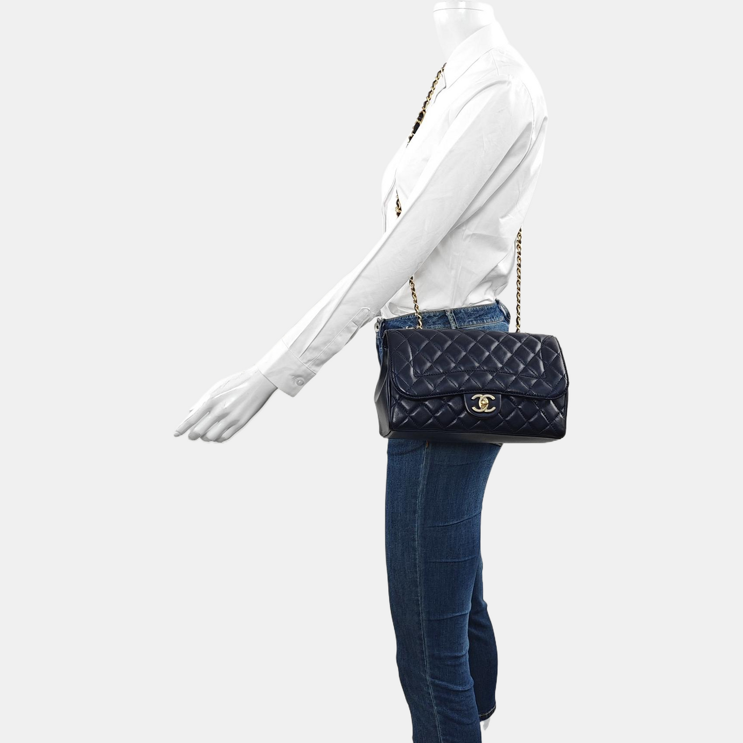 CHANEL CLASSIC SINGLE FLAP Medium Deep Blue Lamb Leather Quilted Single Shoulder Bag Crossbody Bag Golden Hardware 21 Clutch-(SKU)-969199227
