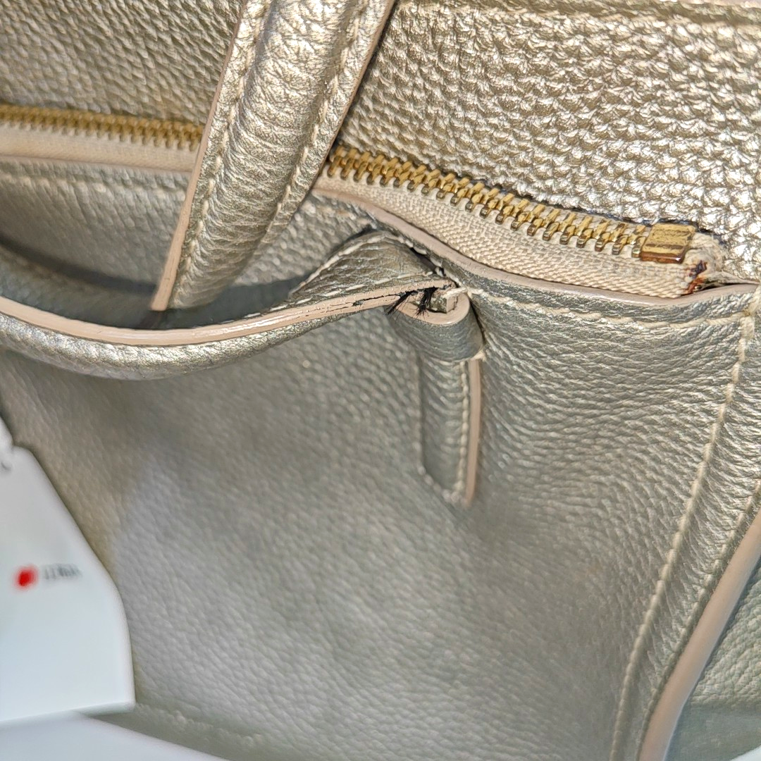FERRAGAMO Amy Grey Leather Embossed Shoulder Bag Handbag Crossbody Golden hardware Removable shoulder strap-(SKU)-938858716