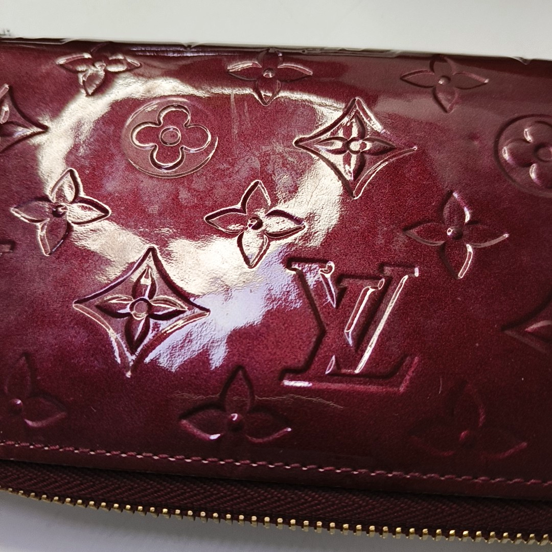 LOUIS VUITTON Burgundy Cowhide Monogram Embossed Wallet Golden hardware-(SKU)-956443743