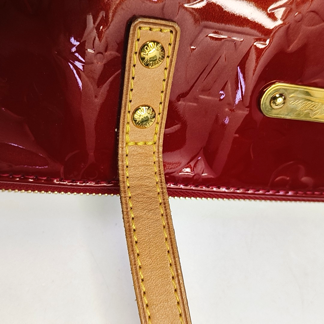 LOUIS VUITTON BELLEVUE Large size Red Lacquered Leather Texture Handbag Shoulder Bag Golden hardware-(SKU)-947190920