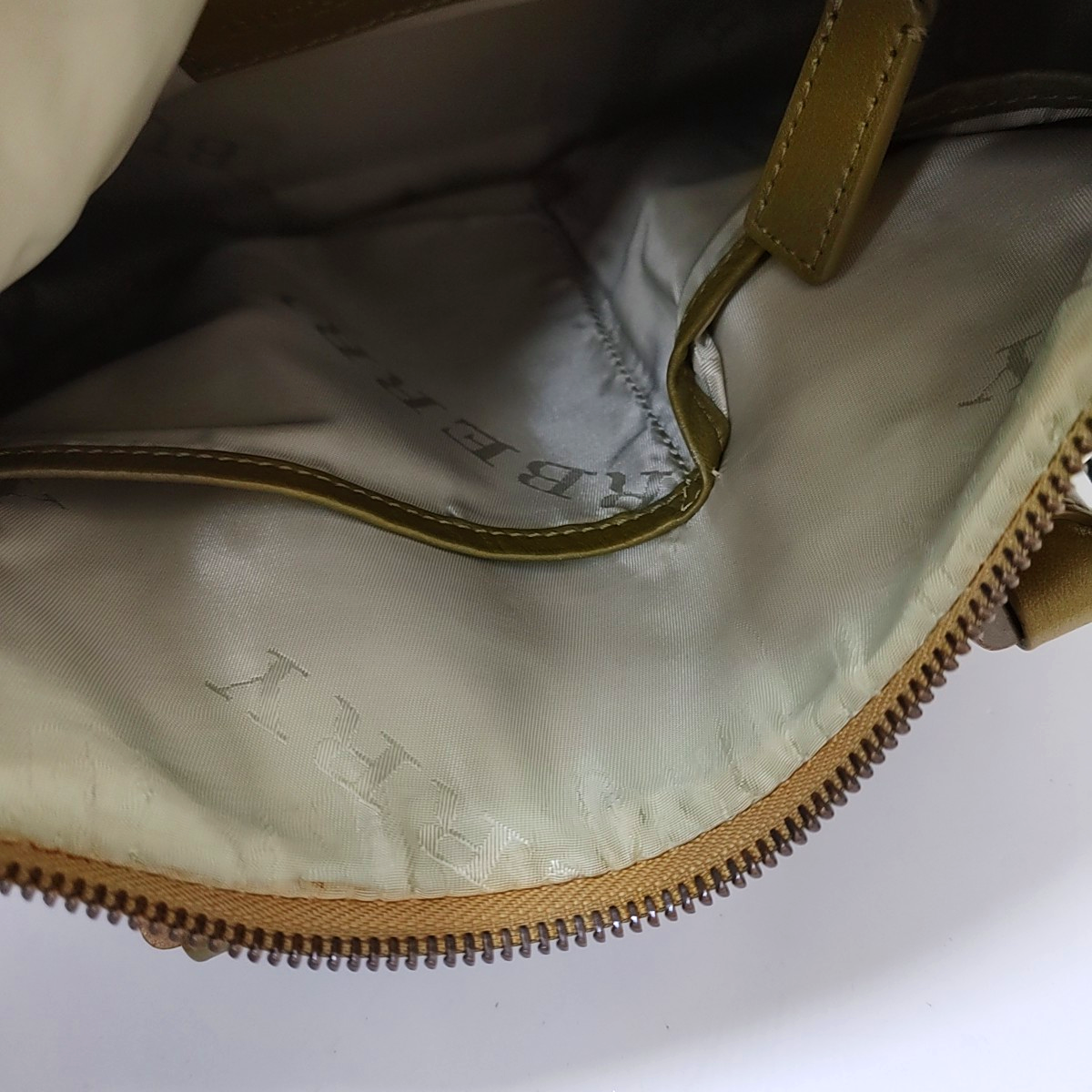 BURBERRY Green Cowhide Studs Handbag Golden hardware-(SKU)-944901889