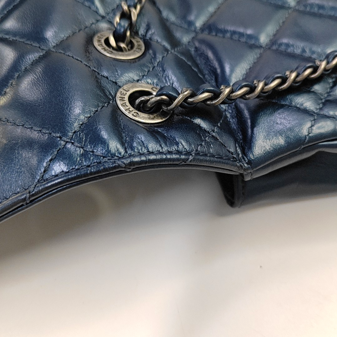 CHANEL CLASSIC FLAP Medium Dark Blue Calfskin Quilted Matelassé Shoulder Bag Rutenium Hardware 22 Clasp-(SKU)-946830693