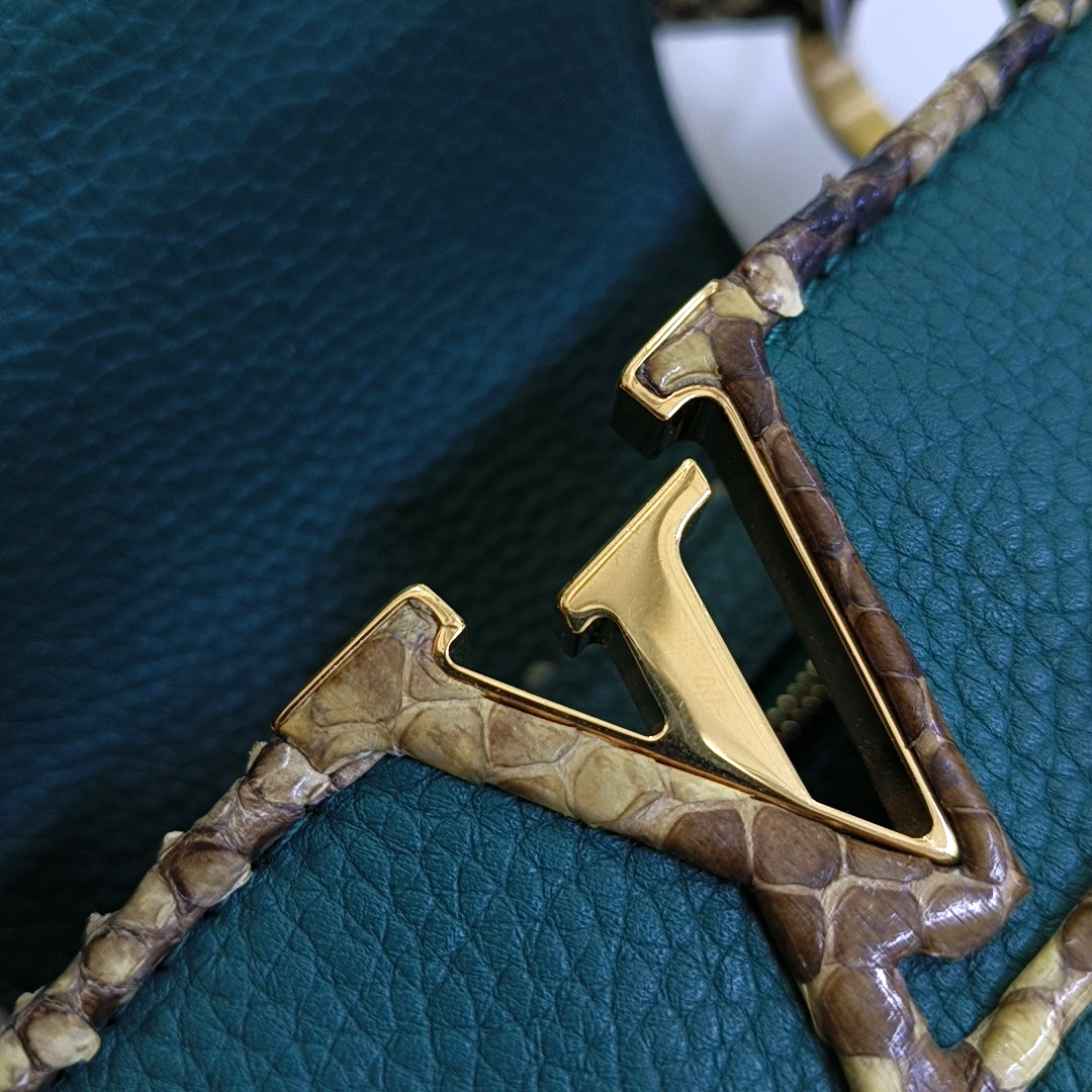 LOUIS VUITTON CAPUCINES BB Green Leather Diagonal Shoulder Bag with Detachable Strap-(SKU)-955038701