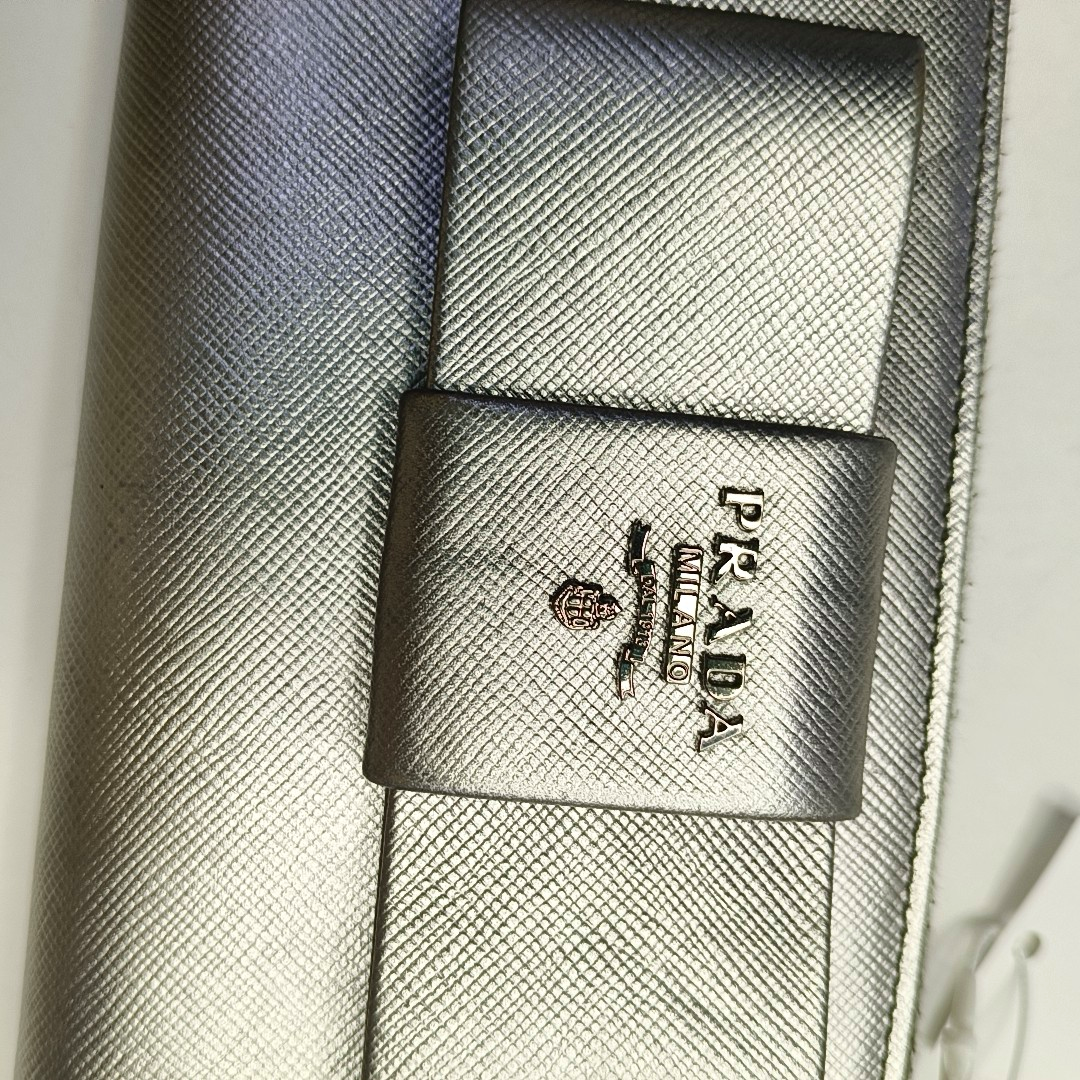 PRADA Silver Cowhide Crosshatch Pattern Wallet Silver Hardware-(SKU)-959593939