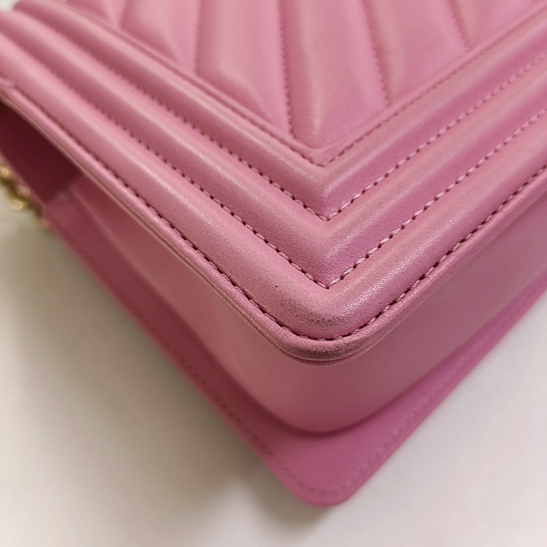 CHANEL BOY CHANEL Medium Size Pink Leather V-Shape Shoulder Bag Crossbody Bag Gold Hardware-(SKU)-953183002