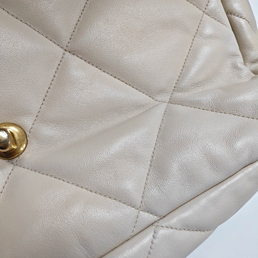 CHANEL CHANEL 19 Maxi Super Large White Lamb Skin Quilted Shoulder Bag Tote Bag Crossbody Golden Silver Ruthenium Hardware 30cm-(SKU)-971521605