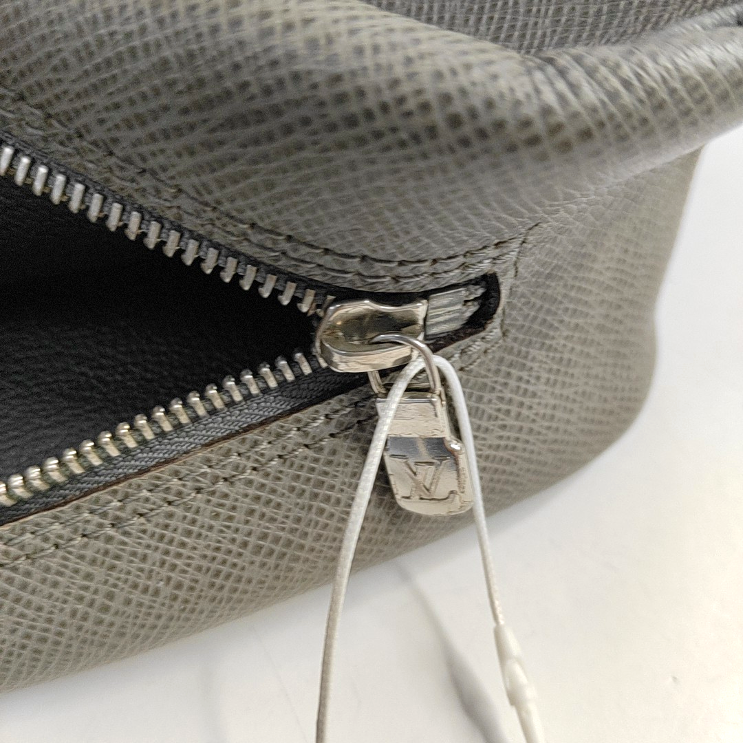 LOUIS VUITTON Grey Cowhide Clutch Bag Silver Hardware-(SKU)-960386024