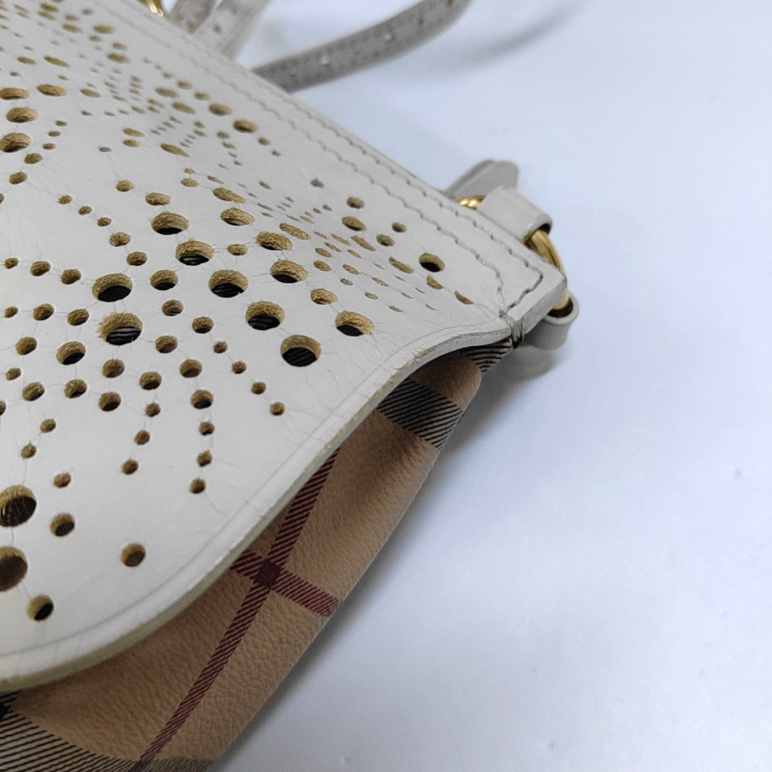 BURBERRY White leather horse race pattern hollow crossbody bag/shoulder bag Golden hardware-(SKU)-960246939