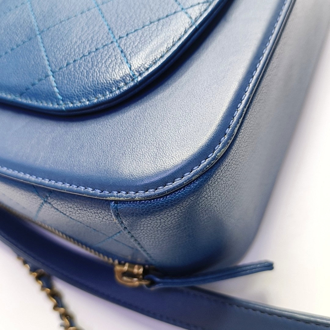 CHANEL COCO CURVE Blue Calfskin Quilted Matelassé Shoulder Bag Handbag Crossbody Bag Golden Hardware 23 Clasp-(SKU)-968038724
