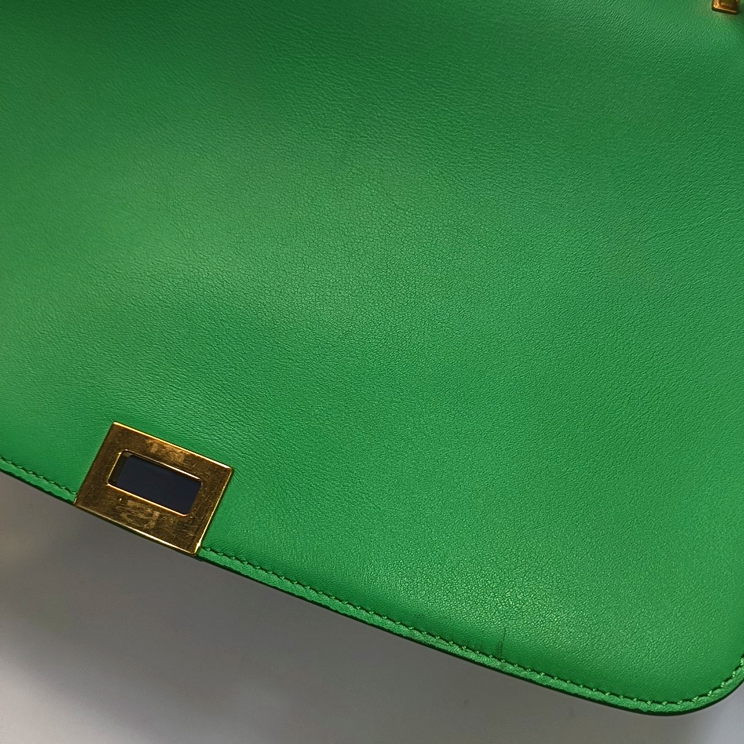 CELINE TRAPEZE Small size Green Cowhide Swing Bag Single Shoulder Bag, Crossbody Bag, Handbag Golden hardware Removable shoulder strap-(SKU)-946576410