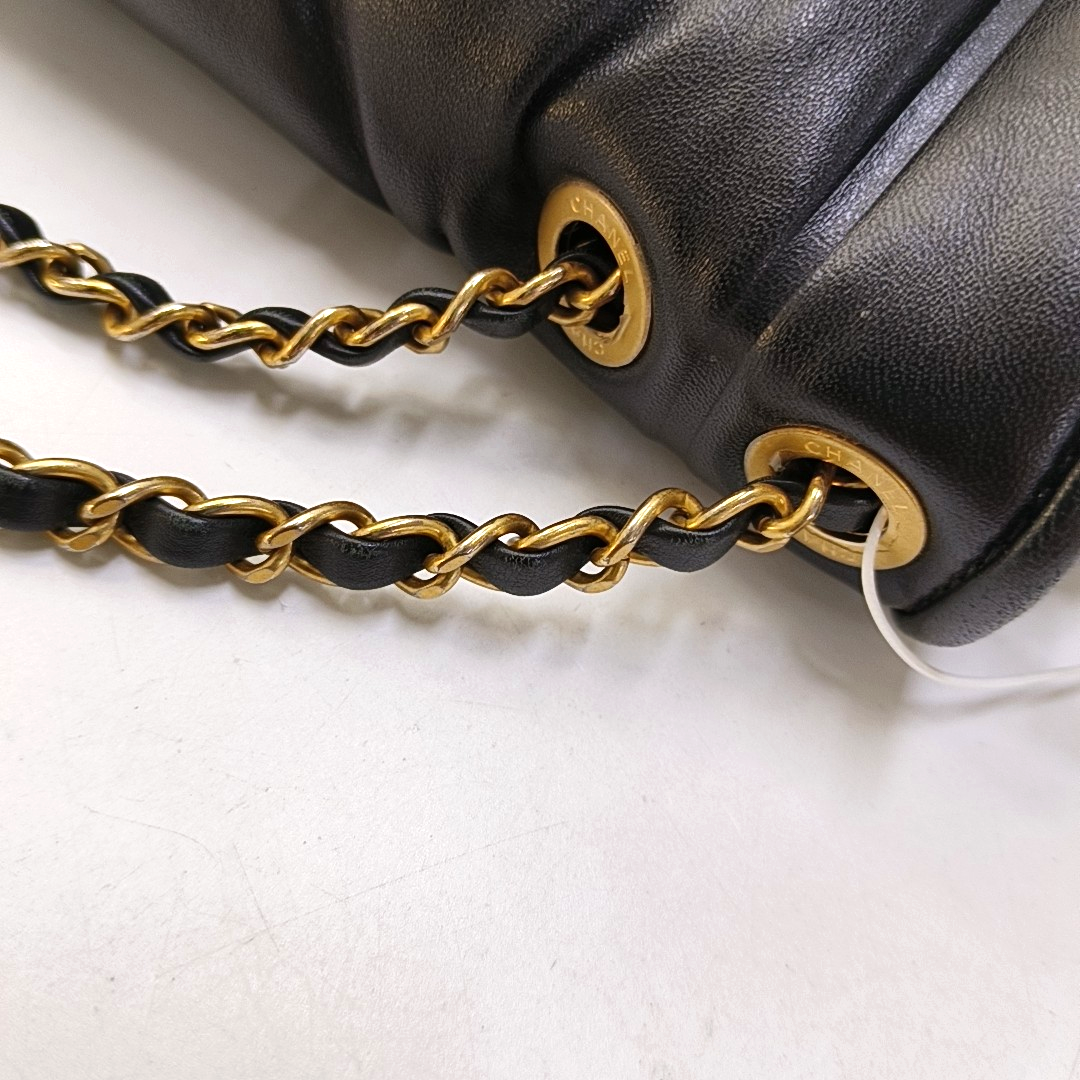 CHANEL VINTAGE PUFFY black lambskin crossbody bag shoulder bag 28 opening gold hardware-(SKU)-954421943