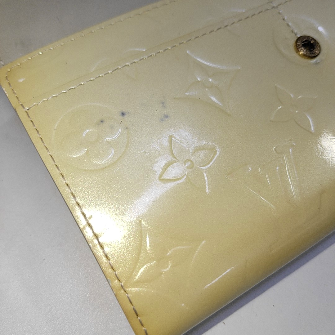 LOUIS VUITTON PORTE MONNAIE Light Yellow Patent Leather Monogram Embossed Wallet Golden hardware-(SKU)-938135509