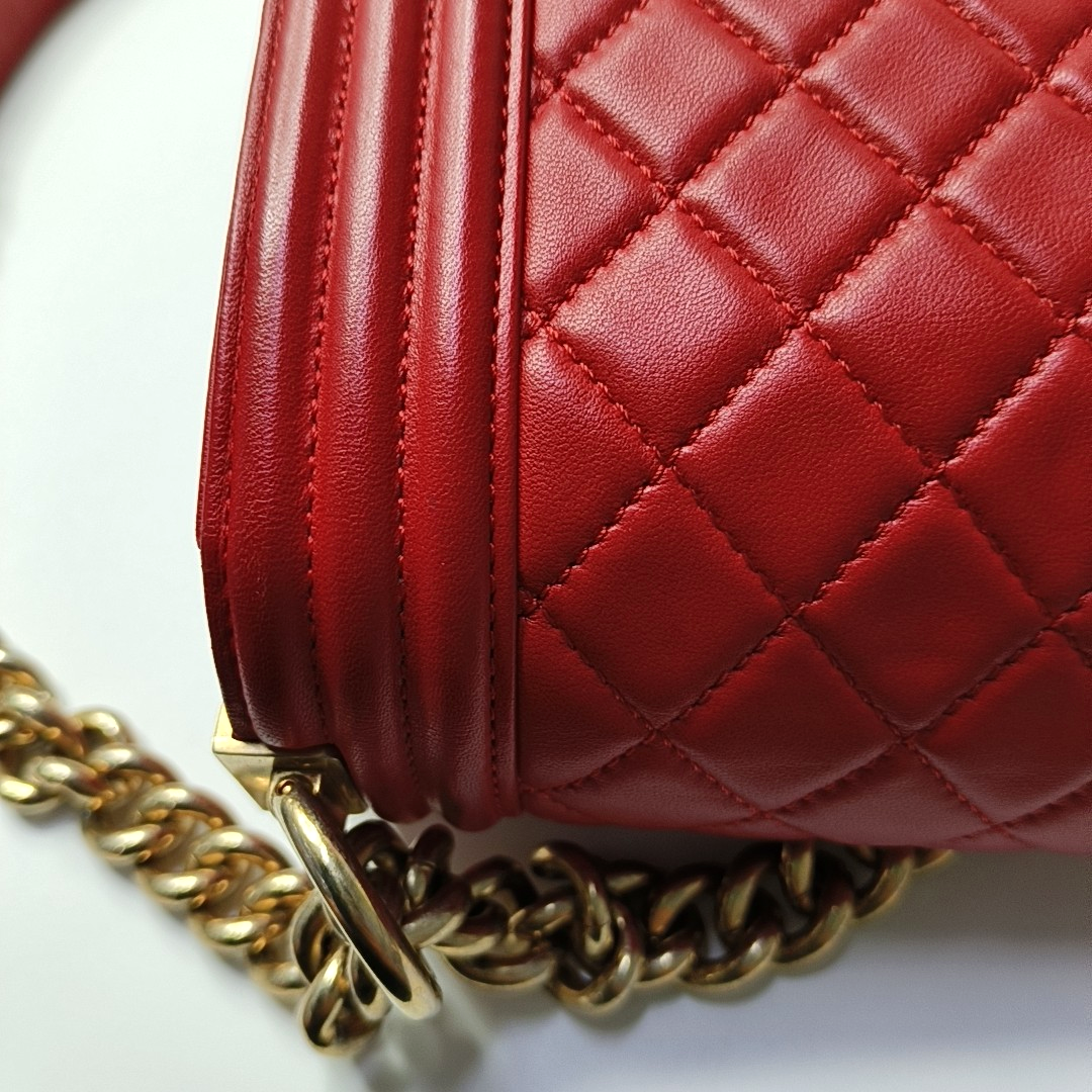 CHANEL BOY CHANEL Medium Size Red Lamb Calfskin Quilted Chevron Single Shoulder Bag Crossbody Bag Gold Hardware 23 Clasp Removable Shoulder Strap-(SKU)-964494003