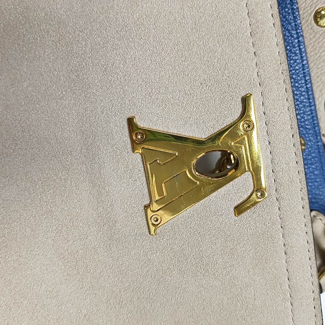 LOUIS VUITTON LOCKME TENDER Khaki Leather Single Shoulder Bag Crossbody Shoulder Bag 2 Removable Shoulder Straps Golden Hardware Complete Accessories-(SKU)-970899092