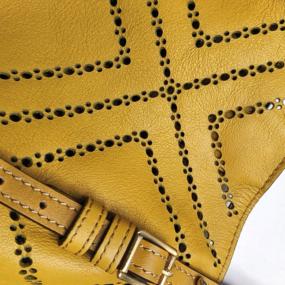 BURBERRY Tote bag Mustard Cowhide Cutout Single Shoulder Bag Golden hardware Sub-bag-(SKU)-953287825