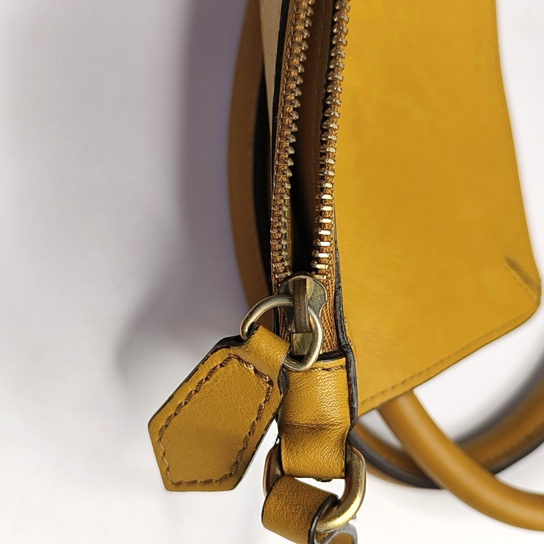 BURBERRY Tote bag Mustard Cowhide Cutout Single Shoulder Bag Golden hardware Sub-bag-(SKU)-953287825