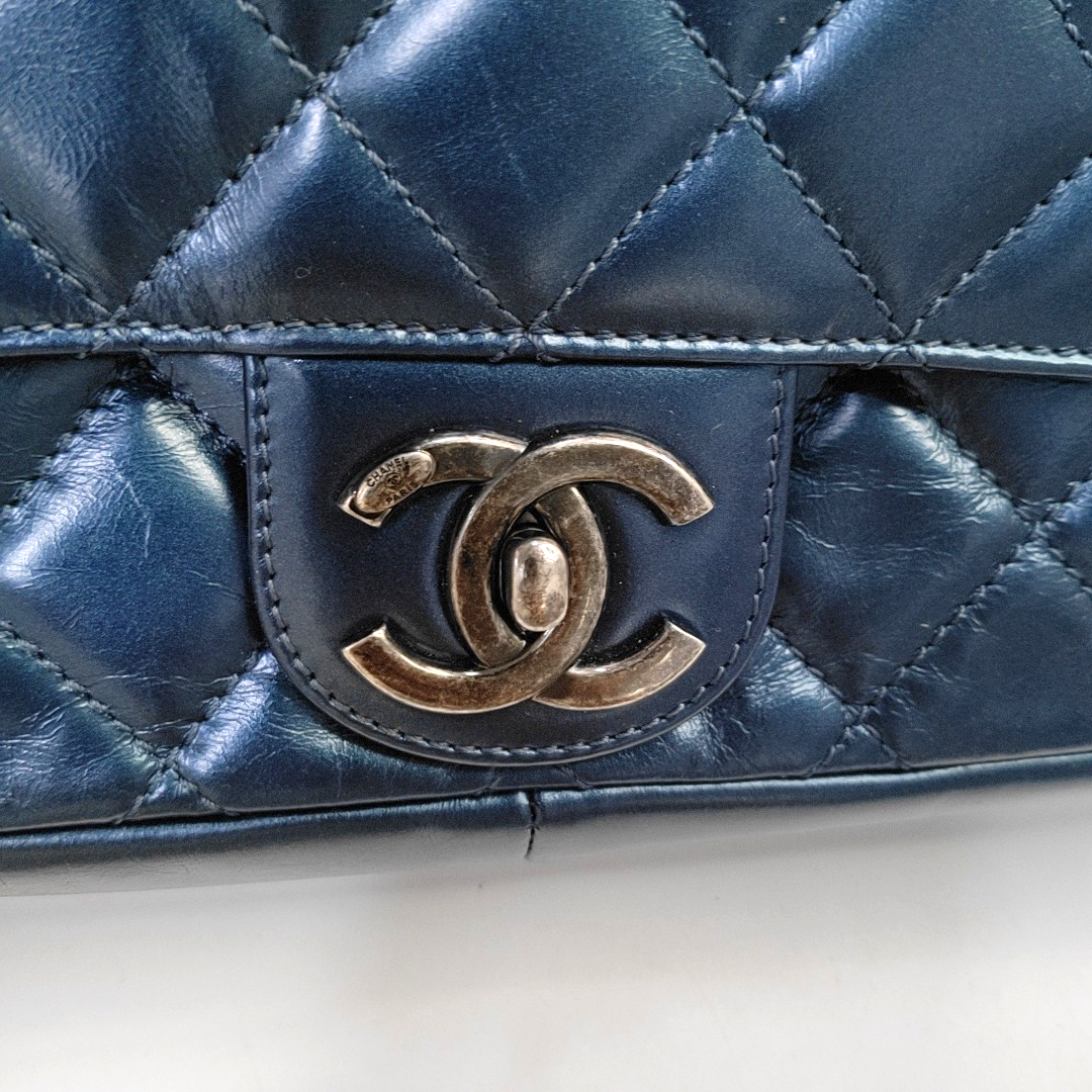 CHANEL CLASSIC FLAP Medium Dark Blue Calfskin Quilted Matelassé Shoulder Bag Rutenium Hardware 22 Clasp-(SKU)-946830693
