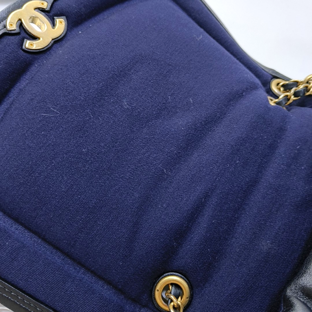 CHANEL VINTAGE PUFFY black lambskin crossbody bag shoulder bag 28 opening gold hardware-(SKU)-954421943