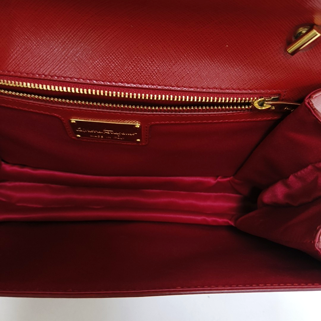 FERRAGAMO Ginny Red Cowhide Crossbody Single Shoulder Bag Golden hardware-(SKU)-941055982