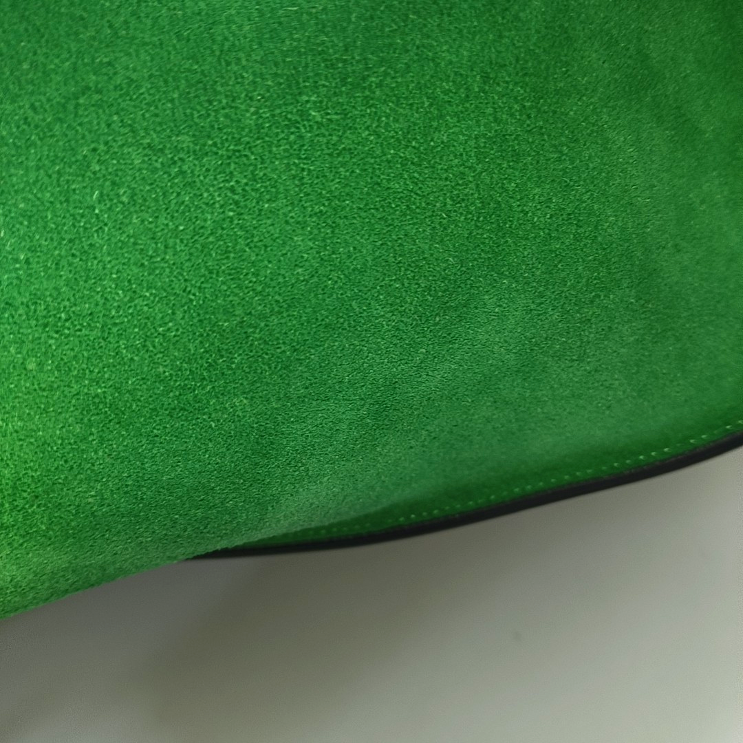 CELINE TRAPEZE Small size Green Cowhide Swing Bag Single Shoulder Bag, Crossbody Bag, Handbag Golden hardware Removable shoulder strap-(SKU)-946576410