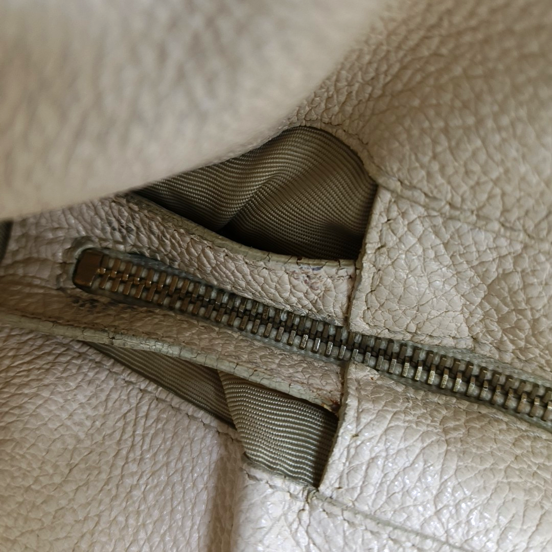 DIOR Tote bag White cowhide waffle pattern quilted single shoulder bag Golden hardware-(SKU)-957417098