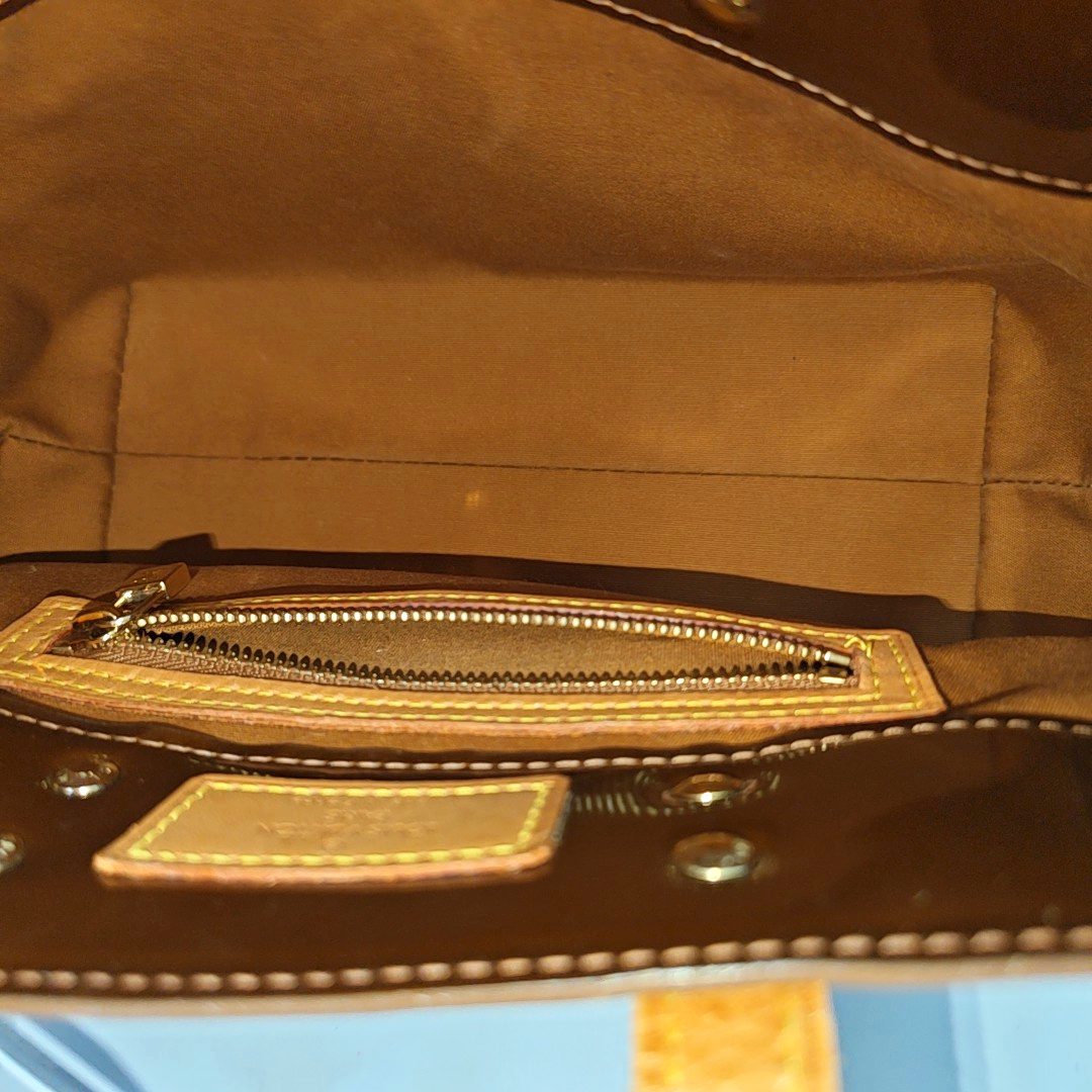 LOUIS VUITTON READE Small size Brown Patent Leather Embossed Handbag Golden hardware-(SKU)-936181874