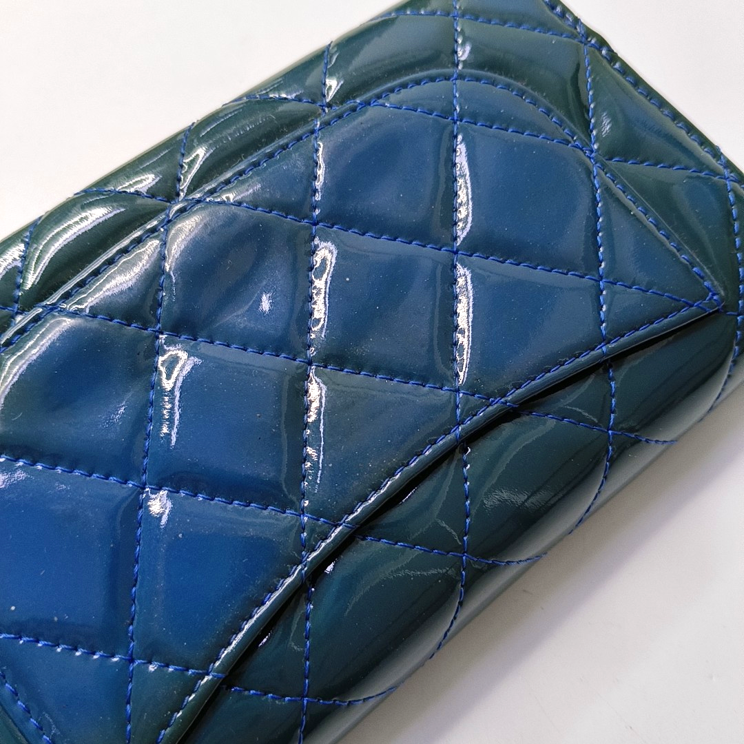CHANEL CLASSIC FLAP Blue patent leather diamond-pattern wallet Silver and Blue Hardware 16nan-(SKU)-949495187
