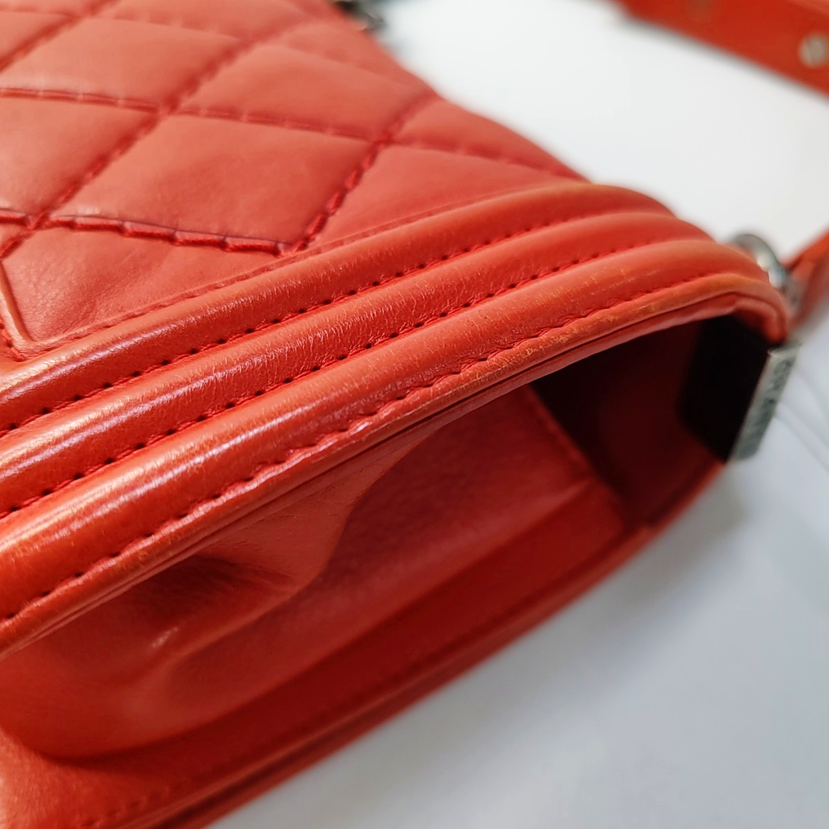 CHANEL BOY CHANEL Small Size Red Calfskin Quilted Chevron Single Shoulder Bag Crossbody Bag Rhodium Plated Hardware 18 Clasp Removable Shoulder Strap-(SKU)-943373745