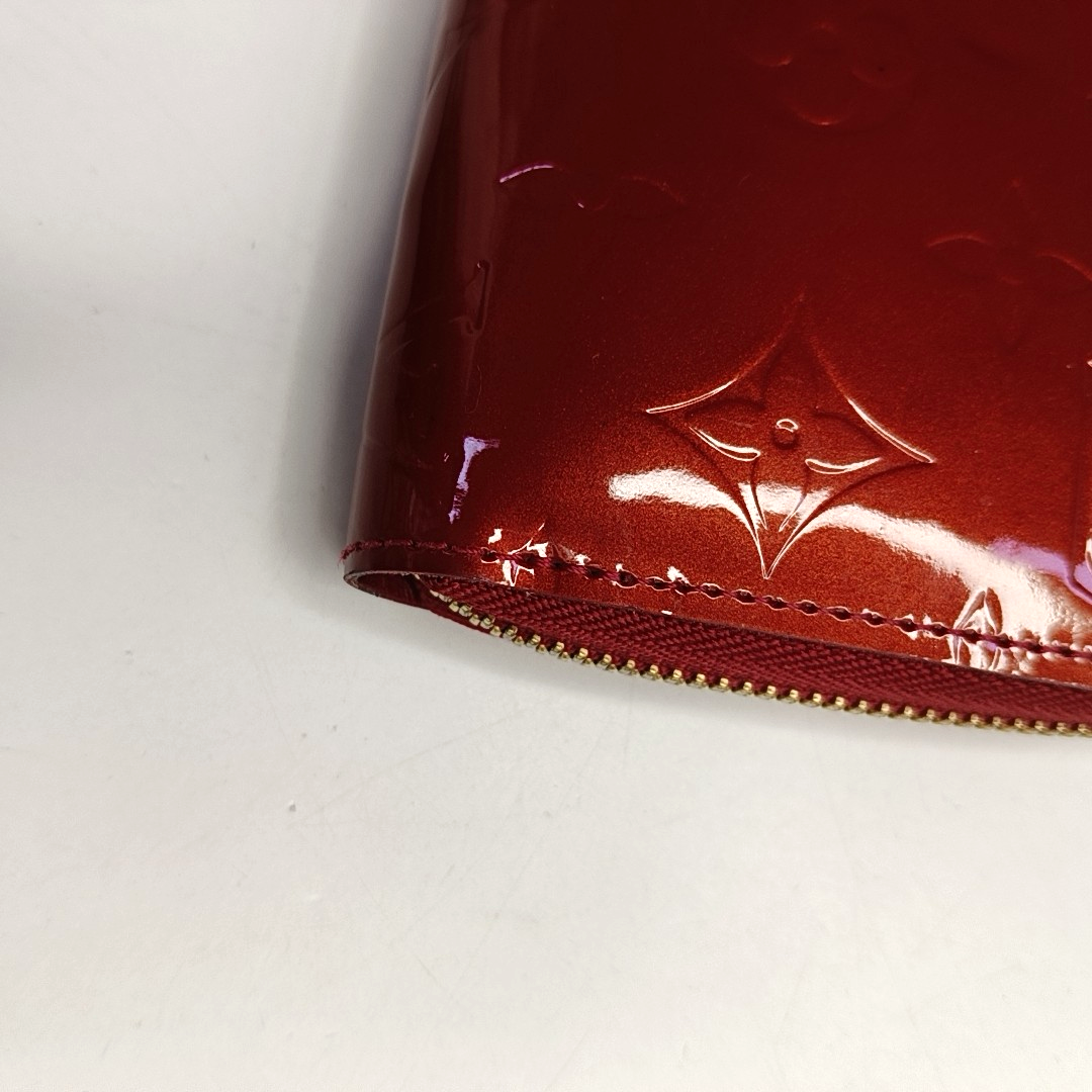 LOUIS VUITTON Red patent leather embossed wallet Golden hardware-(SKU)-959605154