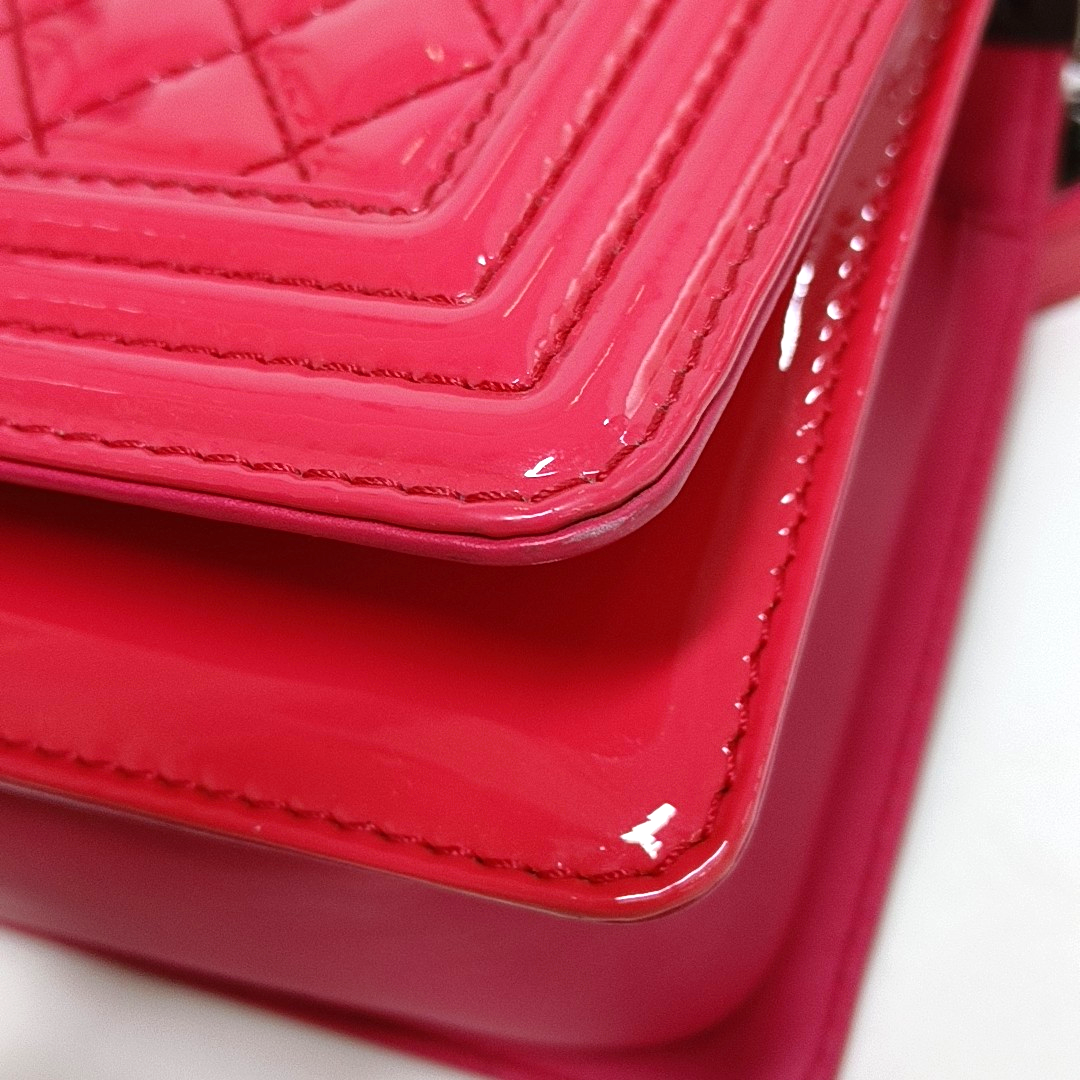 CHANEL BOY CHANEL Medium Pink Patent Leather Quilted Shoulder Bag with Chain Strap, Palladium Hardware, 17 Flap, Removable Shoulder Strap-(SKU)-958774590