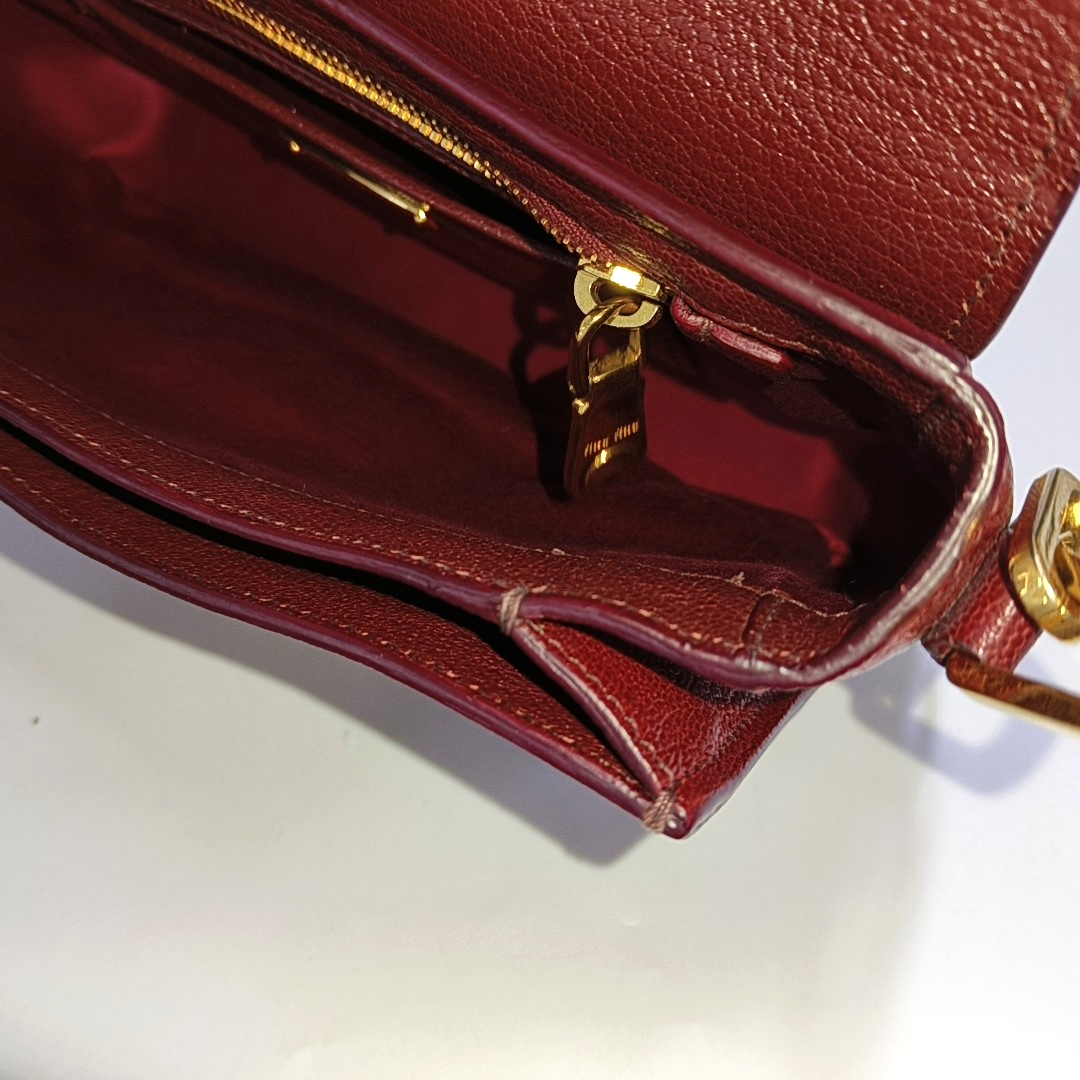 Miu Miu Red cowhide shoulder bag crossbody bag Golden hardware-(SKU)-959044533