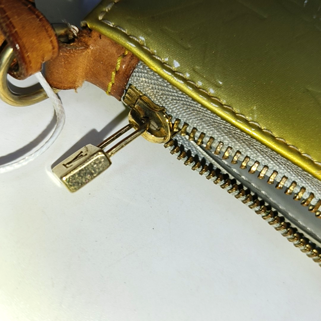 LOUIS VUITTON LEXINGTON Light Green Cowhide Monogrammed Crumpled Shoulder Bag Single Shoulder Bag Golden hardware Removable shoulder strap-(SKU)-939883232