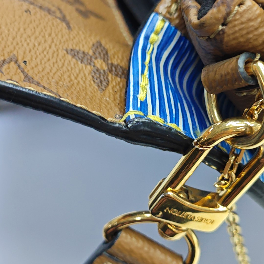 LOUIS VUITTON MÉTIS Medium Blue EPI Calfskin Water Ripple Messenger Bag with Gold Hardware and Detachable Strap-(SKU)-946768387